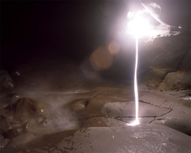 Friedrich Gobbesso IRRLICHT 11 | 2015 | Fotografie mit Magnesiumlicht auf Diafilm (6x9 cm) | Inkjet Fineart Print | Auflage 3 Expl. | 102 x 127 cm | Galerie Moench Berlin