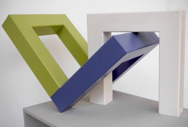 Ruth Gindhart | IV/2016 | Skulptur: Stahl und Kunstharzlack | 50 x 94 x 50 cm | Galerie Moench Berlin