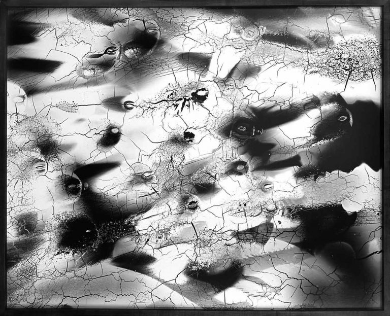 Friedrich Gobbesso | FANTASTICPLASTIC Nr. 9 | 2013 | Experimentelles Fotogramm | verbranntes Plastik auf Barytpapier, auf Aludibond | 102 x 127 cm | Galerie Moench Berlin