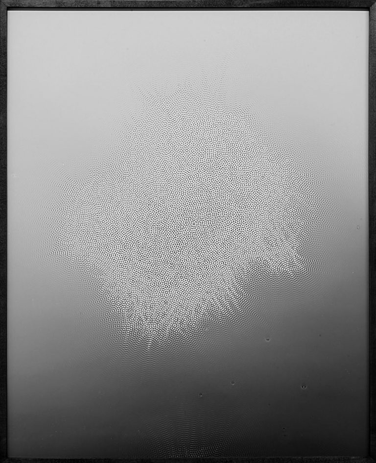 Friedrich Gobbesso | KAUSTIK 100 Hz | 2014 | Fotogramm auf Barytpapier, auf Aludibond | 102 x 82 cm | Galerie Moench Berlin