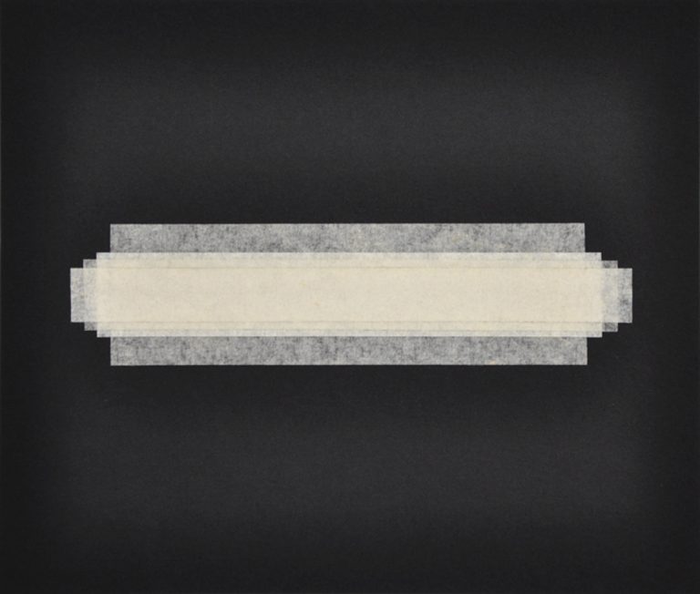 Ruth Gindhart | IX/2002 | Zeichnung: Kreppband auf Papier | 21 x 25 cm | Galerie Moench Berlin