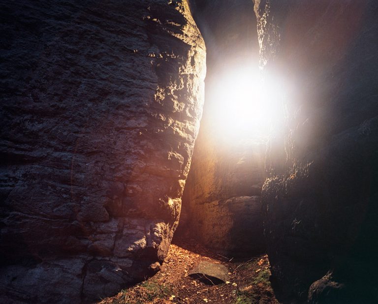 Friedrich Gobbesso IRRLICHT 8 | 2016 | Fotografie mit Magnesiumlicht auf Diafilm (6x9 cm) | Inkjet Fineart Print | Auflage 3 Expl. | 40 x 50 cm | Galerie Moench Berlin