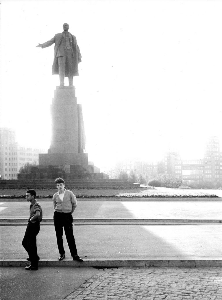 Walther Grunwald | MENSCHENBLICKE (Charkow, UdSSR) | 1964 | Schwarzweissfotografie auf Fineart Baryta | 30 x 20 cm | Galerie Moench Berlin