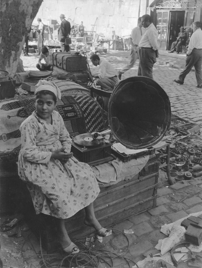 Walther Grunwald | MENSCHENBLICKE (Istanbul, Türkei) | 1962 | Schwarzweissfotografie auf Fineart Baryta | 30 x 20 cm | Galerie Moench Berlin