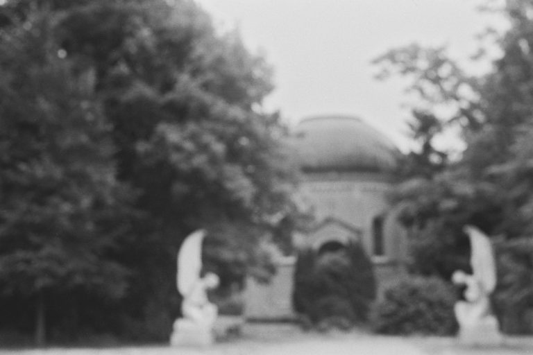 Walther Grunwald | ohne Titel 5 (aus der Serie AM RANDE DER STILLE) | 2004-2008 | Schwarzweissfotografie auf Barytpapier | Galerie Moench Berlin | 3. Europaeischer Monat der Fotografie Berlin