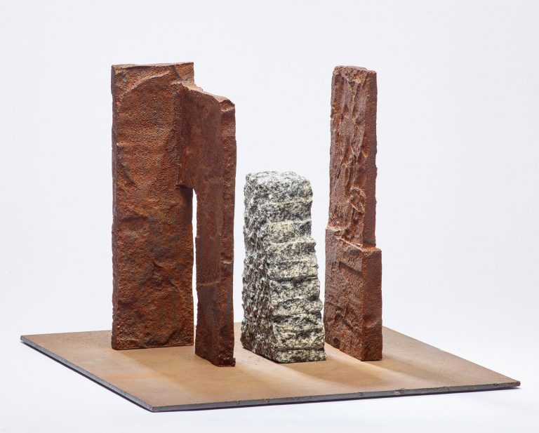 Reiner Maehrlein | INTERCALE X | 2016 | Eisenguss, Granit und Stahl | Galerie Moench Berlin