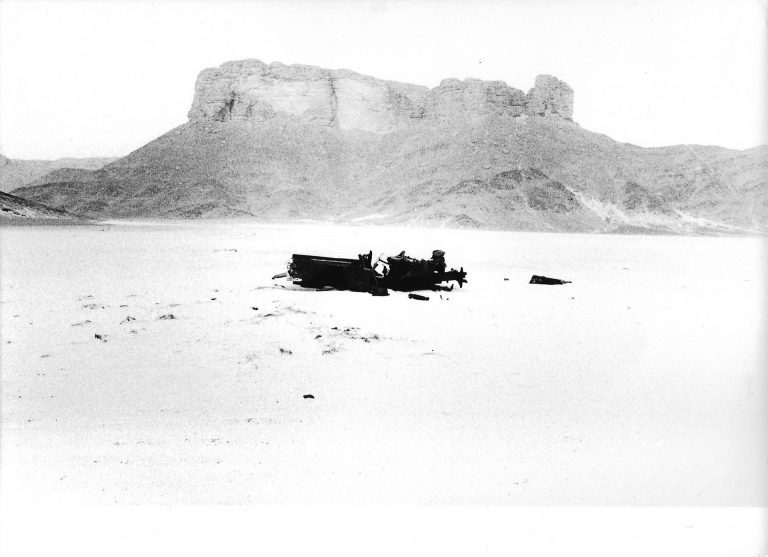 Walther Grunwald | ohne Titel (Sahara 89_15_25) | 1989 | Schwarzweissfotografie auf Barytpapier | 18 x 24 cm | Galerie Moench Berlin