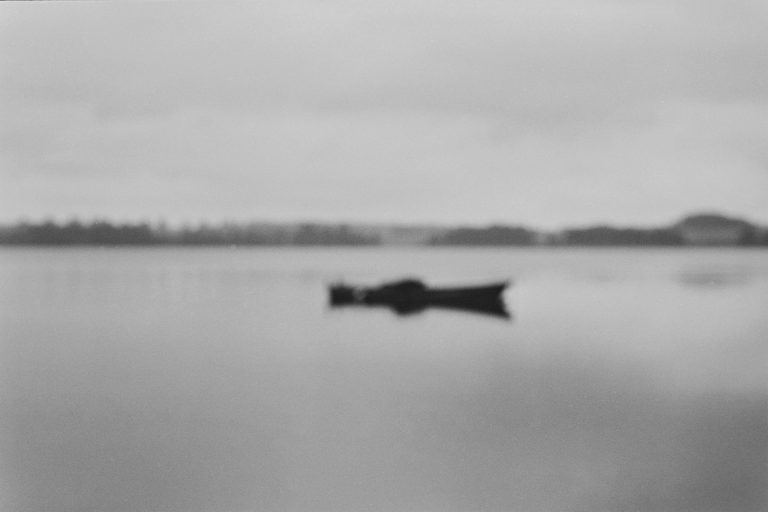 Walther Grunwald | ohne Titel 6 (aus der Serie AM RANDE DER STILLE) | 2004-2008 | Schwarzweissfotografie auf Barytpapier | | Galerie Moench Berlin | 3. Europaeischer Monat der Fotografie Berlin