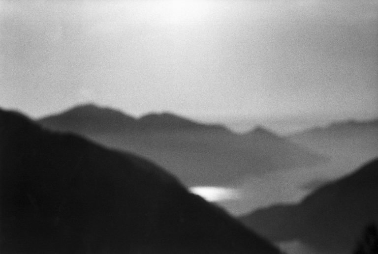 Walther Grunwald | ohne Titel 1 (aus der Serie AM RANDE DER STILLE) | 2004-2008 | Schwarzweissfotografie auf Barytpapier | Galerie Moench Berlin | 3. Europaeischer Monat der Fotografie Berlin