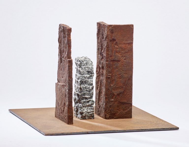Reiner Maehrlein | INTERCALE XI | 2016 | Eisenguss, Granit und Stahl | Galerie Moench Berlin