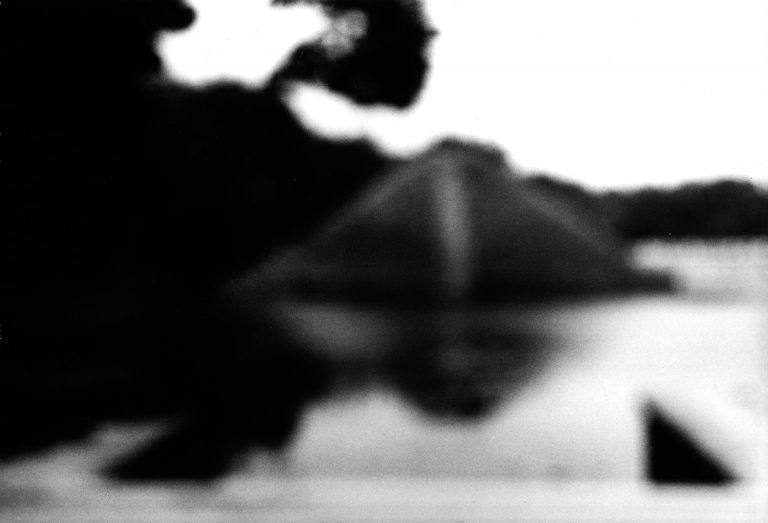 Walther Grunwald | ohne Titel 3 (aus der Serie ABSCHIED ENTGLEITEND) | 2003 | Schwarzweissfotografie auf Barytpapier | Galerie Moench Berlin