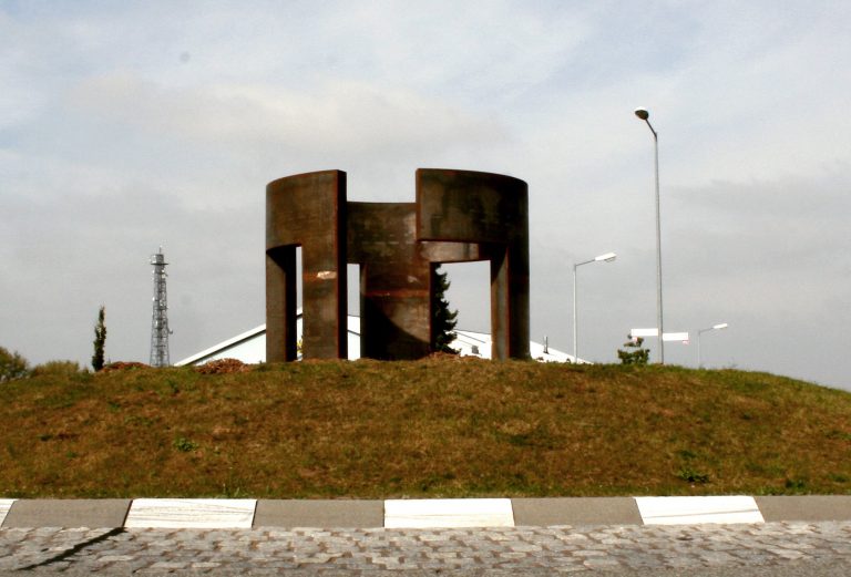 Reiner Maehrlein | ohne Titel | Cortenstahl | H 300 cm, D 400 cm | Kunst am Bau | Verkehrskreisel Husterhoehe, Pirmasens | 2009 | Galerie Moench Berlin