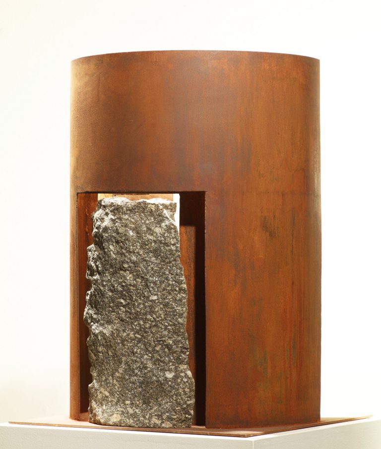 Reiner Maehrlein | INTERCALE IV | 2010 | Corten-Stahl und Granit | Galerie Moench Berlin