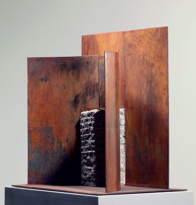 Reiner Maehrlein | INTERCALE III | 2010 | Corten-Stahl und Granit | Galerie Moench Berlin