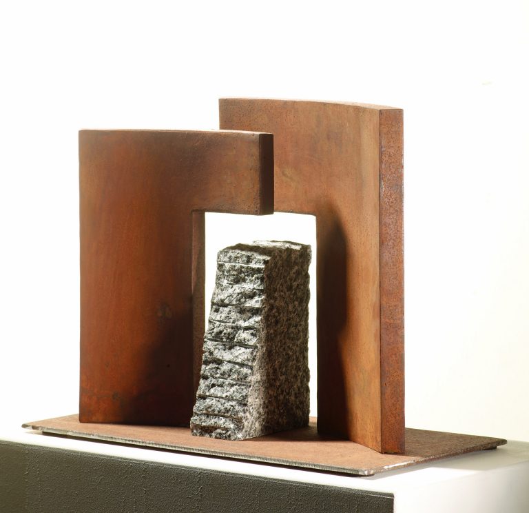 Reiner Maehrlein | INTERCALE VII | 2011 | Corten-Stahl und Granit | Galerie Moench Berlin