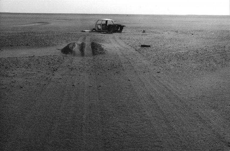 Walther Grunwald | ohne Titel (Sahara 89_35) | 1989 | Schwarzweissfotografie auf Barytpapier | 18 x 24 cm | Galerie Moench Berlin