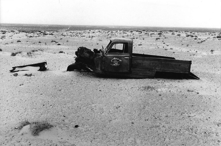 Walther Grunwald | ohne Titel (Sahara 89_38) | 1989 | Schwarzweissfotografie auf Barytpapier | 18 x 24 cm | Galerie Moench Berlin