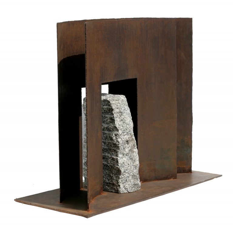 Reiner Maehrlein | ABRIS III | 2014 | Corten-Stahl und Granit | Galerie Moench Berlin