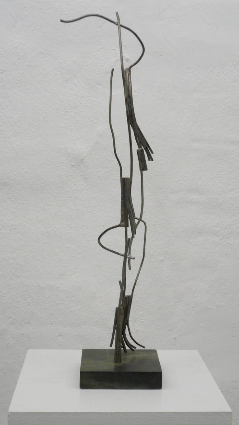 Brigitte und Martin Matschinky-Denninghoff | FIGURINE 1 | 1994 | Messing und Zinn | Hoehe: 45 cm, Plinthe: 2 x 10 x 10 cm | Galerie Moench Berlin