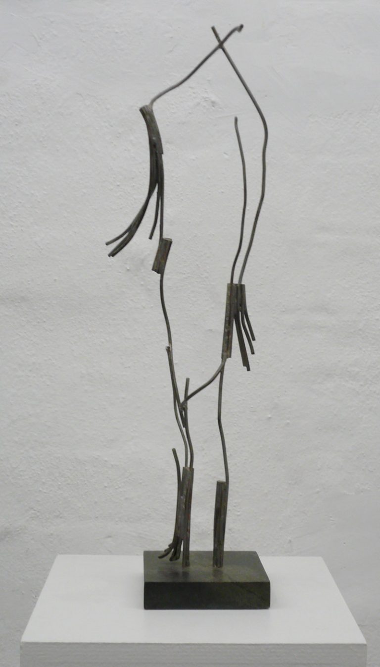 Brigitte und Martin Matschinky-Denninghoff | FIGURINE 1 | 1994 | Messing und Zinn | Hoehe: 45 cm, Plinthe: 2 x 10 x 10 cm | Galerie Moench Berlin