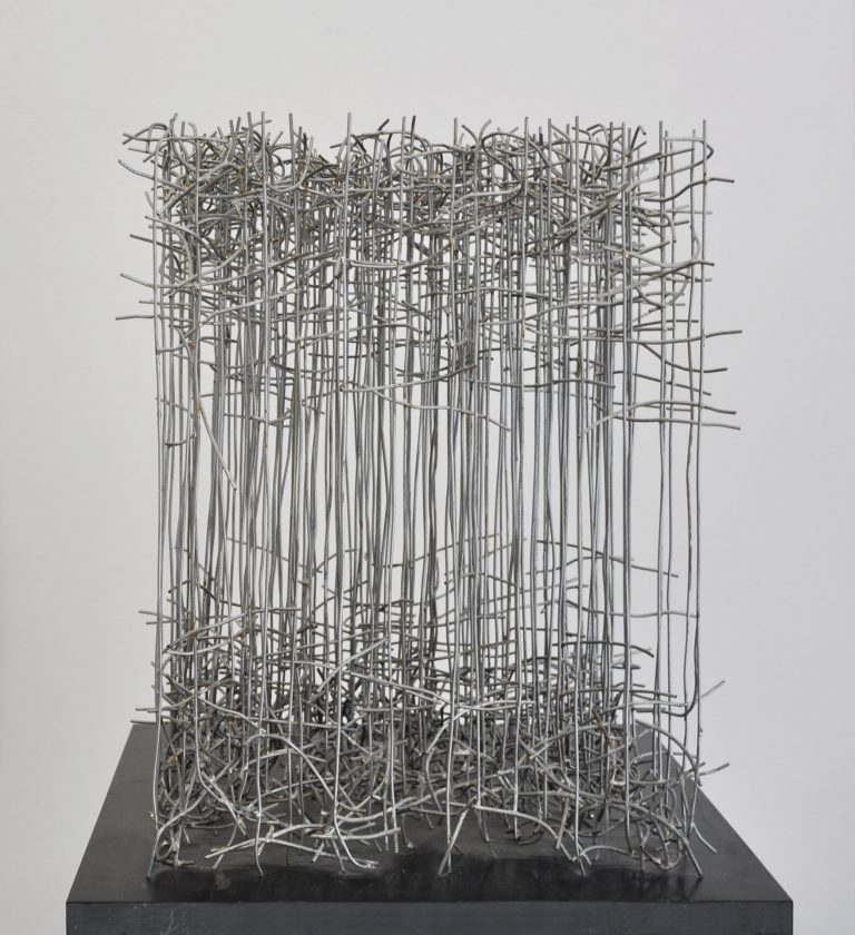 Brigitte und Martin Matschinky-Denninghoff | ohne Titel | 1999 | Messing und Zinn | Hoehe: 57 cm, Plinthe: 46 x 43 cm | Galerie Moench Berlin