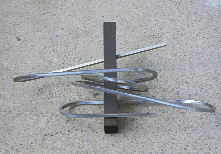 Ruth Gindhart | IV/2014 (Sockel für Wolke) | Skulptur: Stahl und Holz | 21 x 64 x 35 cm | Galerie Moench Berlin