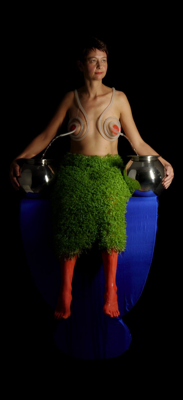 Victorine Mueller | HOMMAGE A MERET | 2003 | Fotografie hinter Plexiglas | 175 x 85 cm | Foto: FMB Studio Mancia / Bodmer | Galerie Moench Berlin