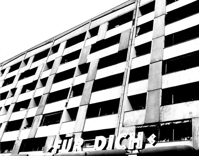 Rainer Maria Schopp | DESSAU | 1990 | Schwarzweissfotografie, Vintageprint | 35,5 x 30,5 cm | Galerie Moench Berlin