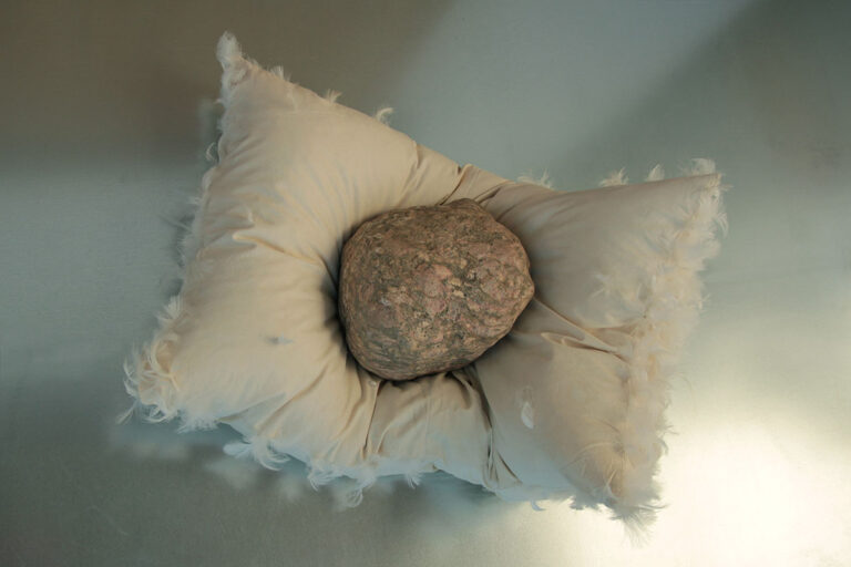 galerie moench zeitgenoessische kunst barbara caveng objekt skulptur koerper