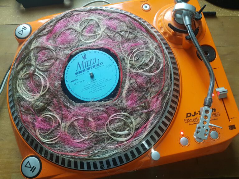 galerie moench zeitgenoessische kunst barbara caveng objekt skulptur koerper