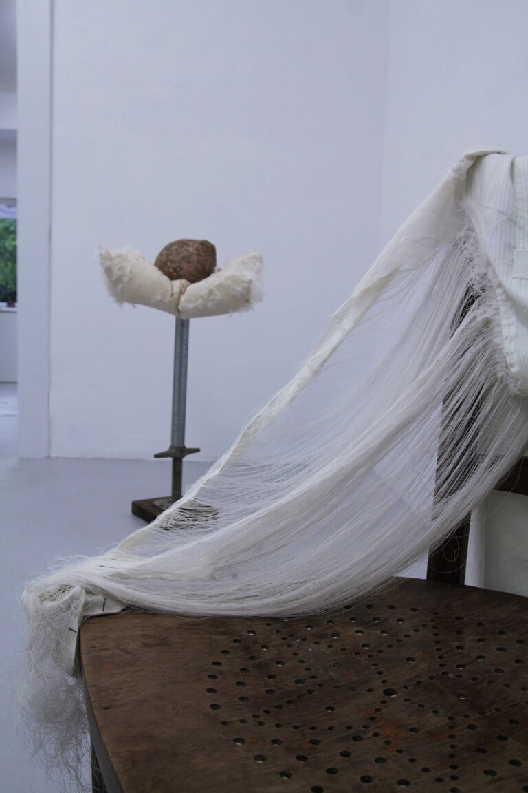 galerie moench zeitgenoessische kunst barbara caveng objekt skulptur koerper