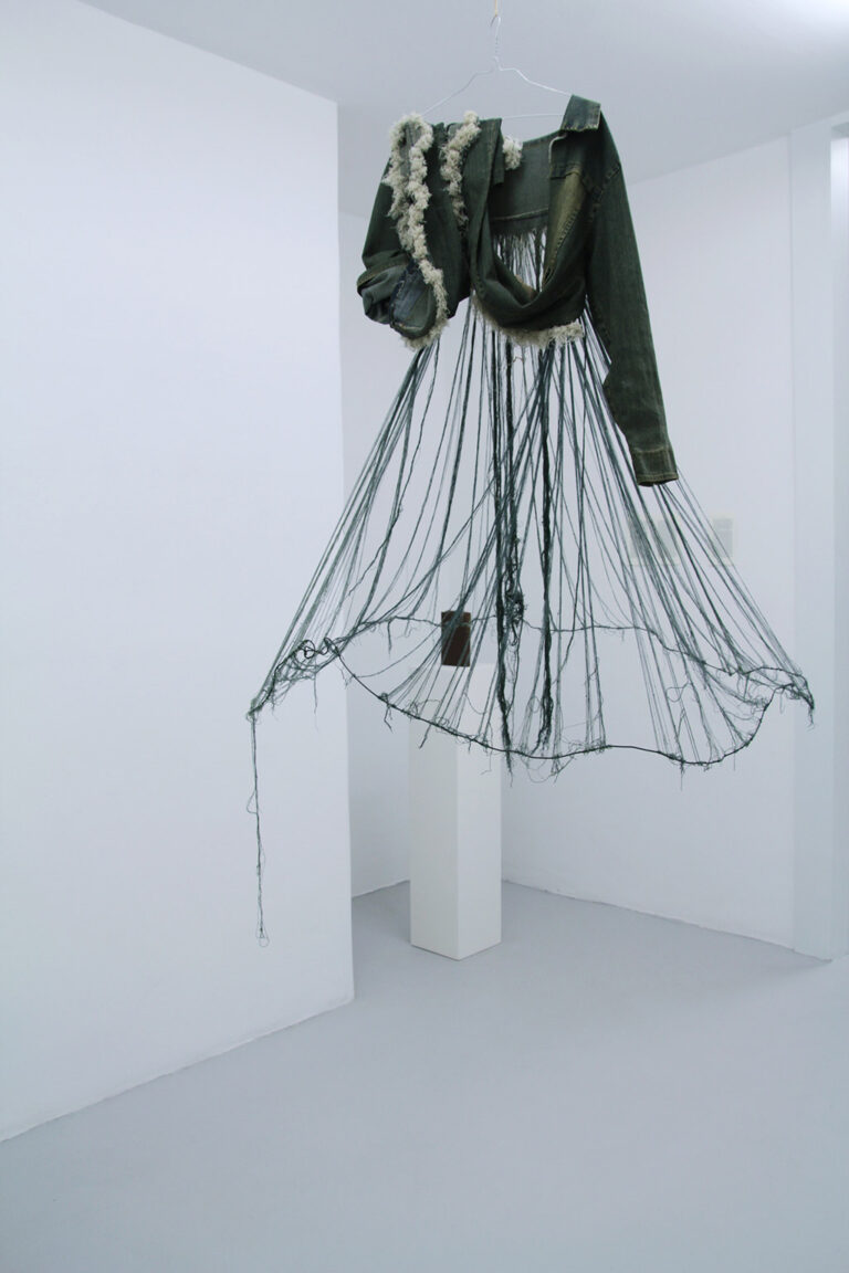 galerie moench zeitgenoessische kunst barbara caveng objekt skulptur koerper