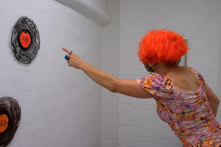 galerie moench zeitgenoessische kunst barbara caveng objekt skulptur koerper