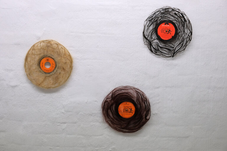 galerie moench zeitgenoessische kunst barbara caveng objekt skulptur koerper