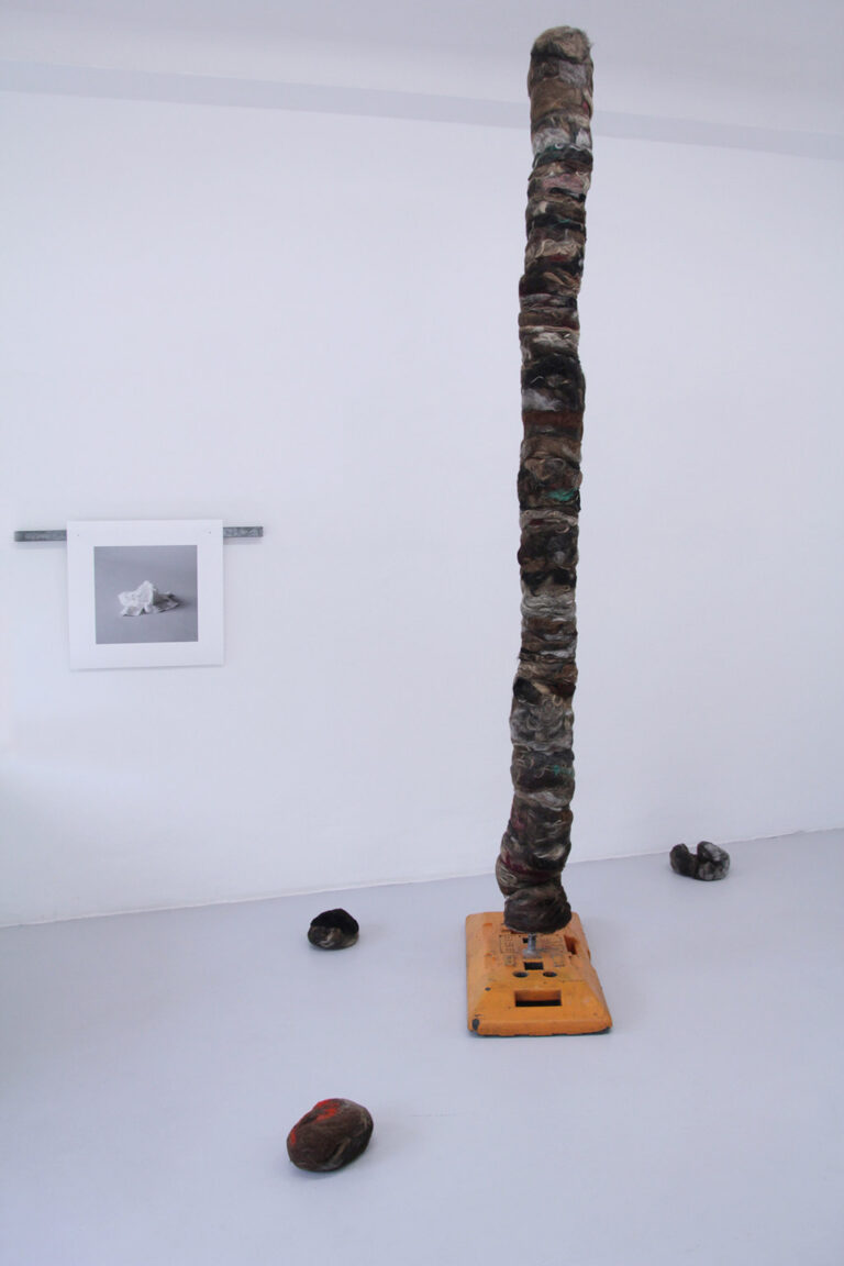 galerie moench zeitgenoessische kunst barbara caveng objekt skulptur koerper