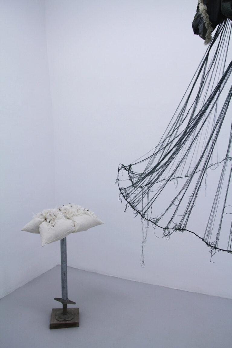 galerie moench zeitgenoessische kunst barbara caveng objekt skulptur koerper