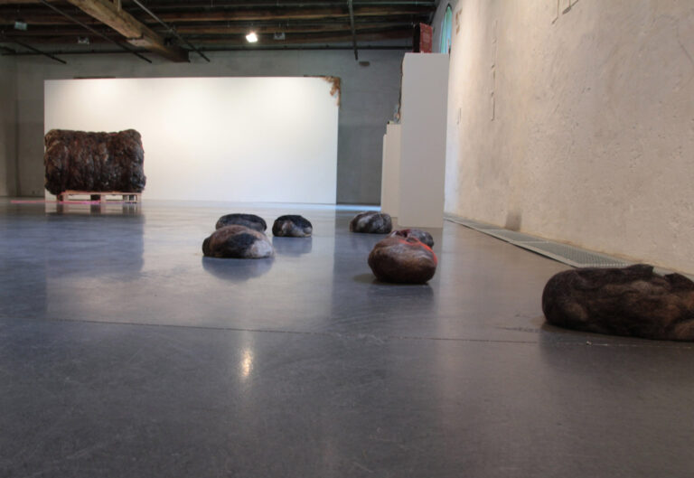 galerie moench zeitgenoessische kunst barbara caveng objekt skulptur koerper