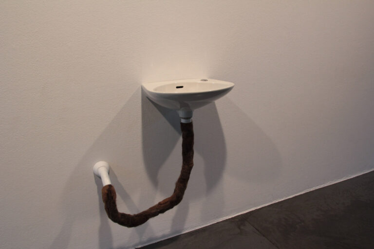 galerie moench zeitgenoessische kunst barbara caveng objekt skulptur koerper