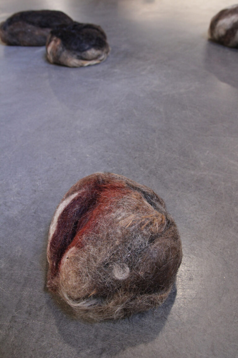 galerie moench zeitgenoessische kunst barbara caveng objekt skulptur koerper